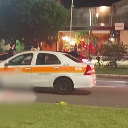 Vítima atravessava a via fora da faixa, na altura de Mata da Praia, quando foi atingida pelo veículo; acidente aconteceu na noite de domingo (15)