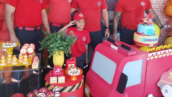 A mãe, Franciele Correa Pacatuba, de 43 anos, contou que o garoto, que é autista com grau 1 de suporte, tem verdadeiro encanto pela corporação