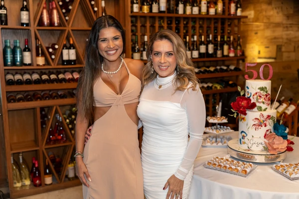 Ariane Perovano e Gisella Rezende de Almeida