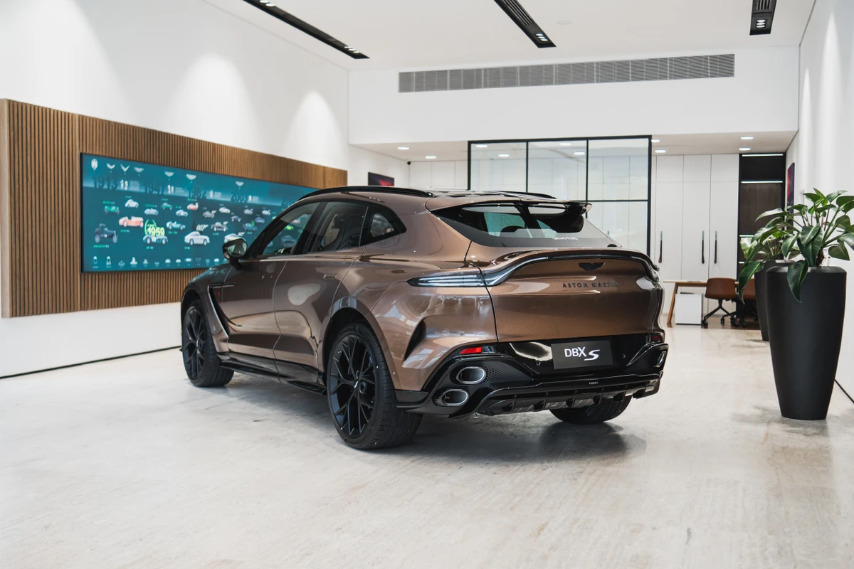 Aston Martin DBX S