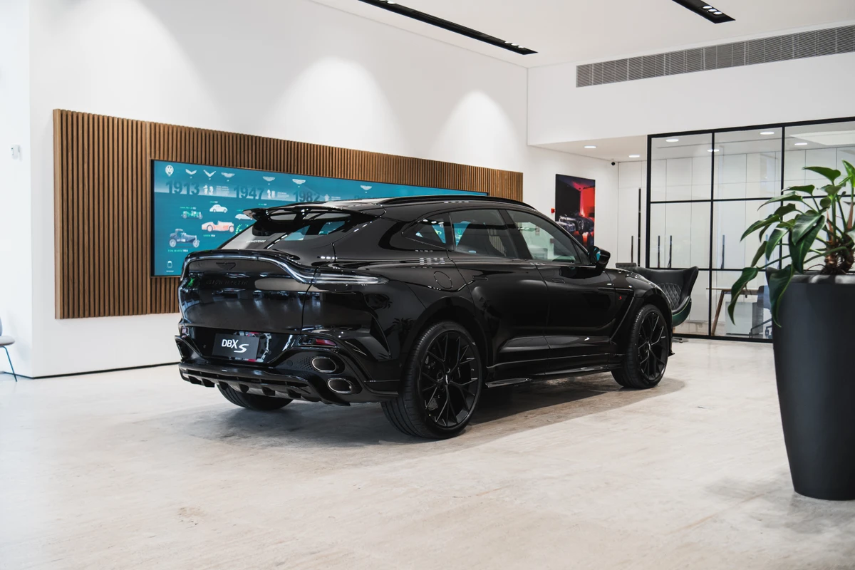 Aston Martin DBX S