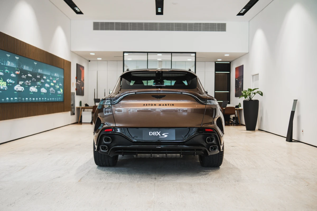 Aston Martin DBX S