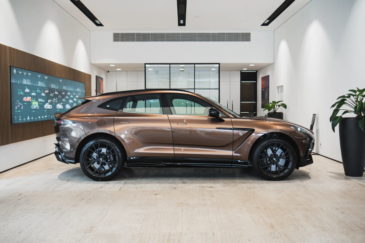 Aston Martin DBX S