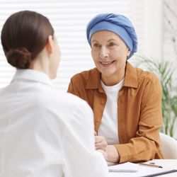 Especialistas explicam como sinais discretos, acesso ao diagnóstico e avanços médicos influenciam o cuidado e o tratamento dessas condições