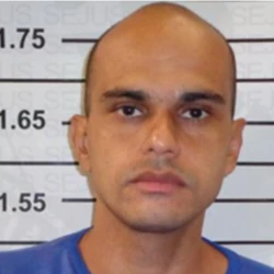 Segundo o delegado-geral da Polícia Civil capixaba, José Darcy Arruda, "Cauê" agora ocupa um posto semelhante ao de Fernando Moraes Pereira Pimenta, o Marujo, que figurou durante sete anos na lista dos mais procurados, até ser preso em 2024