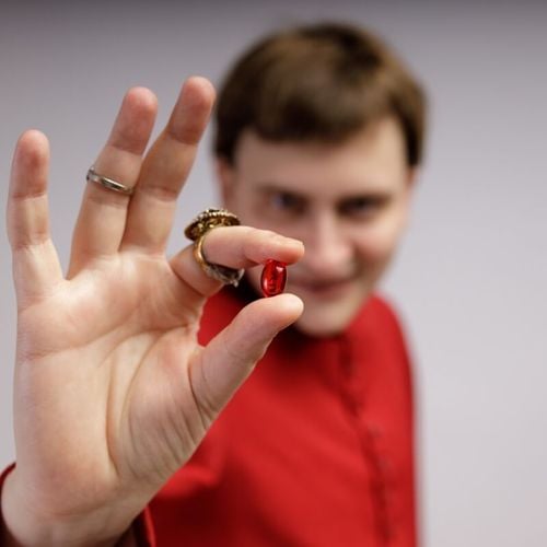 Imagem - 7 sinais para reconhecer um red pill nas redes e nos relacionamentos