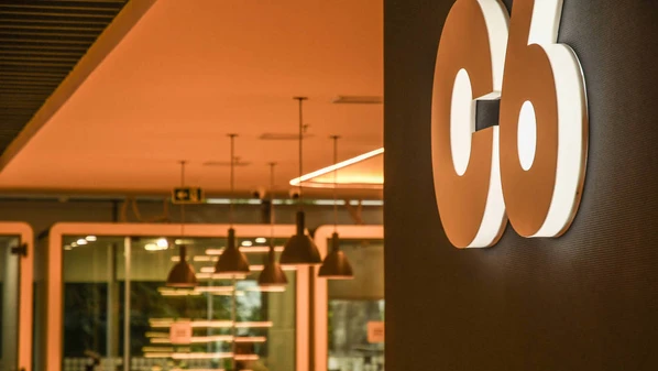 C6 Bank nega irregularidades e afirma que vai recorrer à Justiça; auditoria da CGU diz ter identificado 320 mil contratos com cobranças de seguros e pacotes embutidos