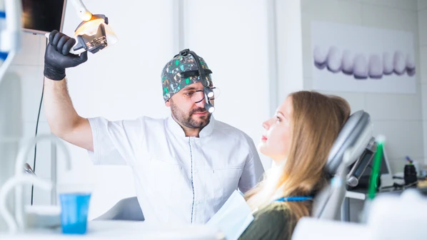 Investir em qualidade e segurança tende a fortalecer a confiança da população nos serviços odontológicos e contribuir para um mercado mais organizado e profissionalizado