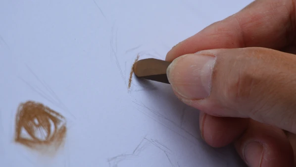 Desenhar é algo extremamente prazeroso, podendo ser considerada uma atividade lúdica terapêutica. Quem desenha tem entre seus prazeres admirar a arte gráfica e bidimensional em geral, ou seja, tem duplo deleite