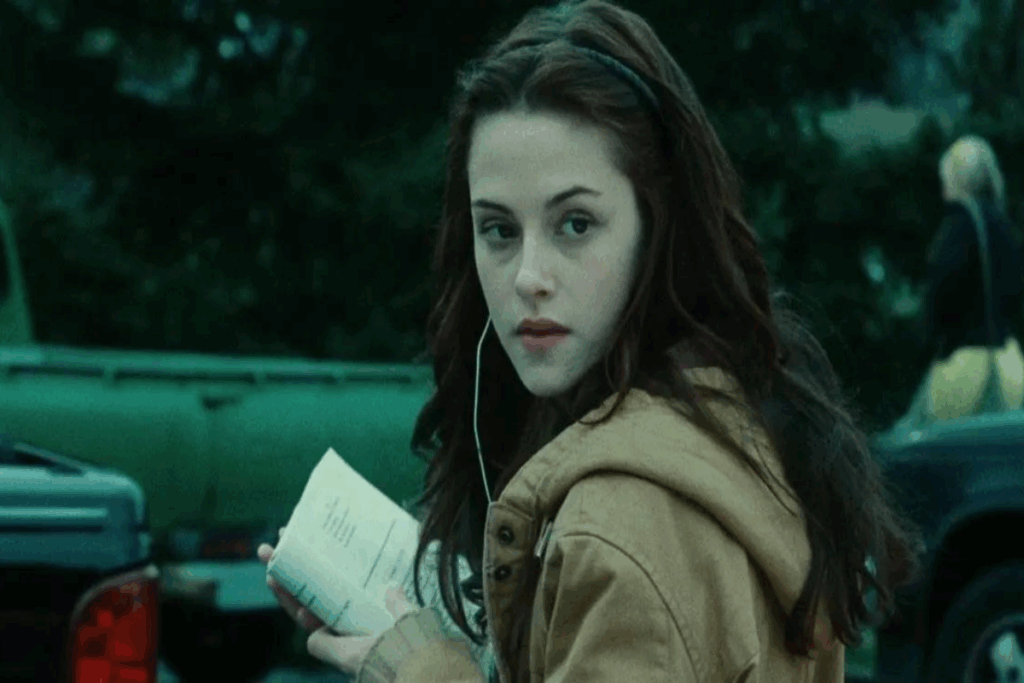 Em “Crepúsculo”, Bella se envolve com um mistério perigoso ao se apaixonar por um vampiro (Imagem: Reprodução digital | Paris Filmes) 