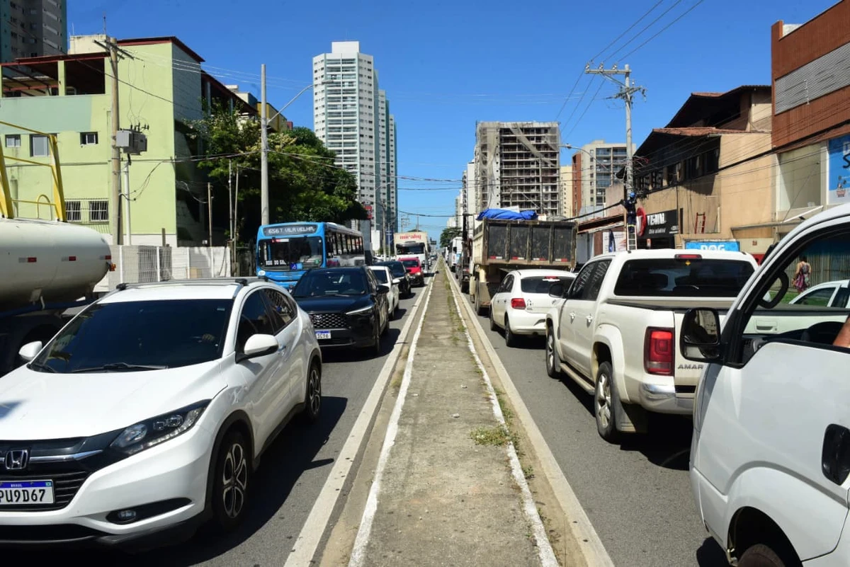 Engarrafamento na Rodovia do Sol na manhã de segunda-feira (16)