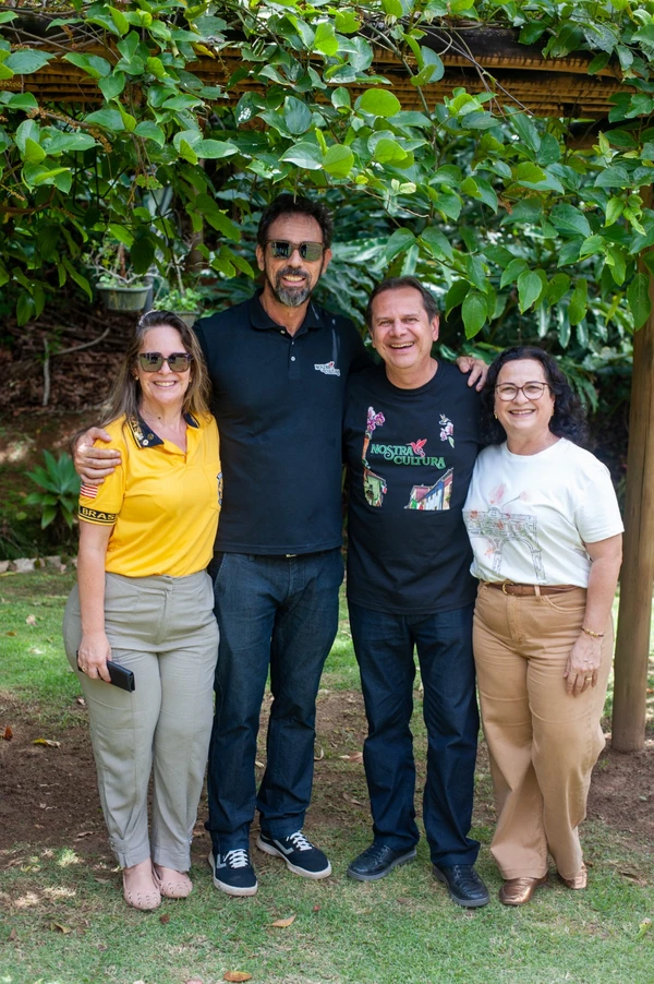 Genuína Monico, Ricardo Coutinho, com o prefeito de Santa Teresa, Kleber Medici, e a primeira dama do município,  Ivana Massini