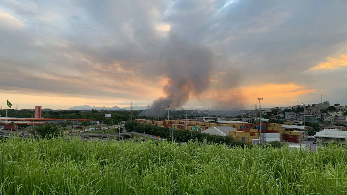 Incêndio começou em vegetação por Tarciane Vasconcelos 