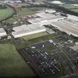 Acordo de cooperação prevê capacidade anual de 50 mil unidades e portfólio com modelos a combustão, híbridos e elétricos