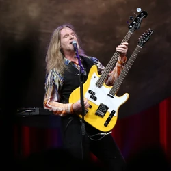 Show acontece em julho no projeto Aerorock e revisita clássicos como “O Papa é Pop”, “Piano Bar” e “Toda Forma de Poder”