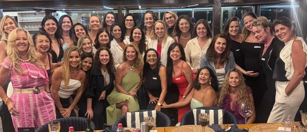 Corretoras se reuniram para celebrar o mês da mulher. Crédito: Divulgação