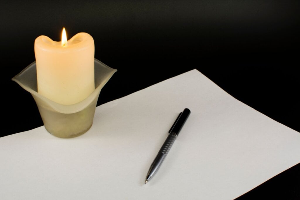 O ritual promove a liberação do que já não faz sentido, trazendo leveza emocional e abrindo espaço para novos ciclo (Imagem: agoi2 | Shutterstock)