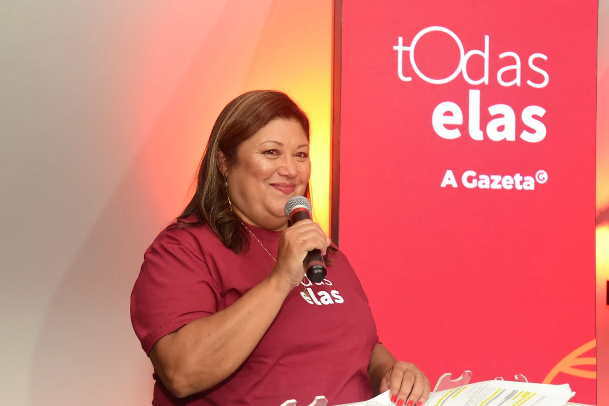 A jornalista Elaine Silva durante o evento Todas Elas na Rede Gazeta por Carlos Alberto Silva
