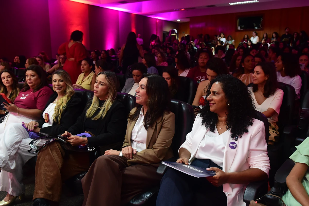 Todas Elas por Carlos Alberto Silva