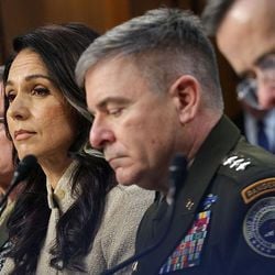 Em audiência no Senado americano, congressistas cobraram autoridades de inteligência sobre a guerra no Irã e questionaram se o país representava ameaça iminente.