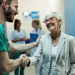 Campanha de aniversário de sete anos da Mediatorie é direcionada especialmente a empresas que desejam retomar ou reestruturar seus benefícios de saúde corporativa; condições especiais valem até o dia 31 de março