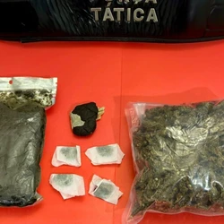 Suspeito foi flagrado com cerca de 700 gramas de droga, na noite de quarta-feira (18), após denúncia anônima no bairro Bom Pastor