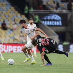 No clássico entre Vasco e Fluminense, pelo Brasileirão, foram cinco gols e apenas 19 faltas marcadas