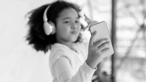 Trabalho não termina com entrada em vigor da nova legislação, que vai exigir uma série de medidas e cobranças das plataformas digitais para que comece a dar resultados