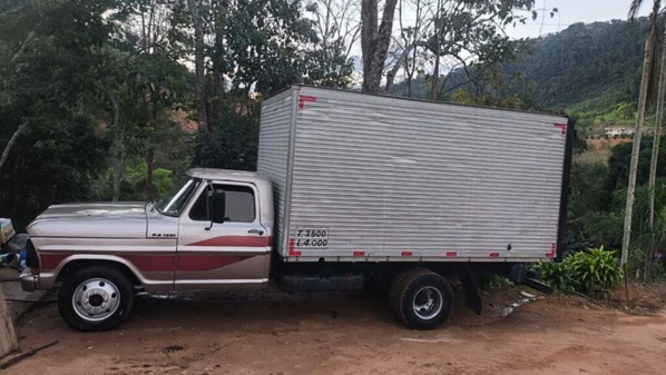 Veículo foi furtado quando estava estacionado em um posto de combustível em Jardim América, Cariacica