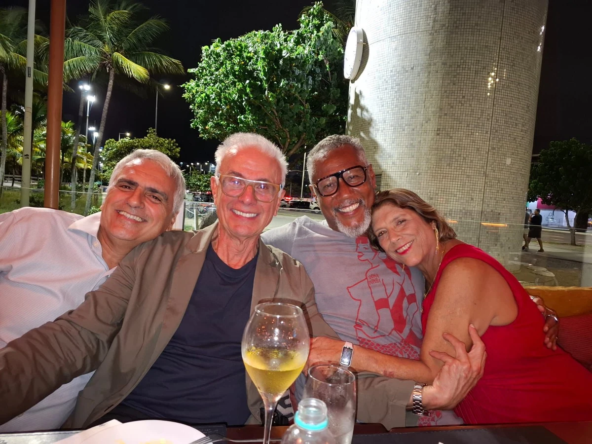 Cezar Vasquez, Ronaldo Barbosa, Fabinho Carvalho e a aniversariante Claudia Cabral