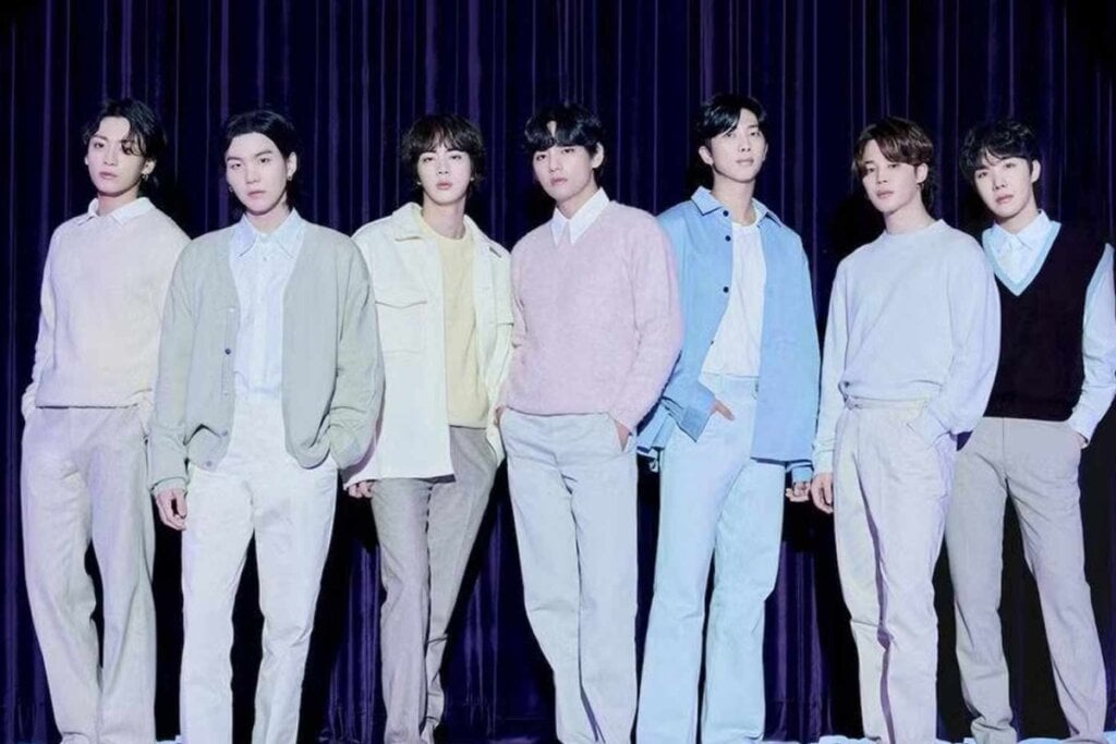 Marcando um retorno aguardado, “BTS World Tour Arirang” transforma as telonas em palco para uma experiência imersiva e emocionante (Imagem: Reprodução digital | Trafalgar Releasing)