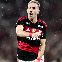 Léo Ortiz, Samuel Lino e Luiz Araújo marcaram os gols no Maracanã