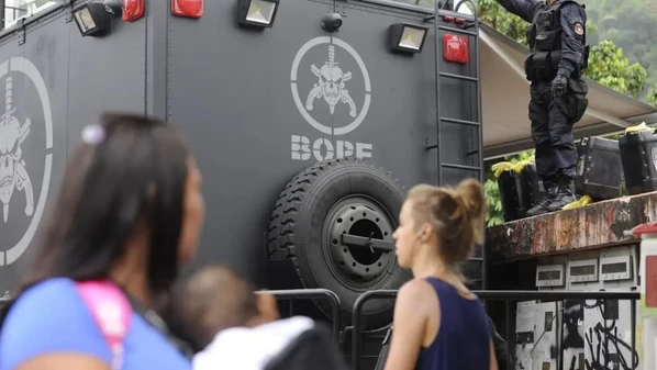 Na ocasião, um homem apontado como líder do CV (Comando Vermelho), um morador e seis suspeitos foram mortos