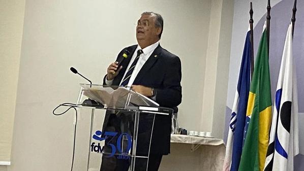 Em Vitória, ministro respondeu à coluna sobre recente decisão, dele mesmo, pelo fim da aposentadoria compulsória como pena administrativa para magistrados. Dino explicou, entretanto, que a nova regra não vale, ainda, para todos os casos