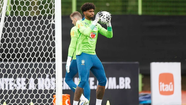 O goleiro se junta a Ederson e Bento para amistosos contra França e Croácia, neste mês de março