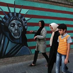 Rivalidades históricas, religiosas e geopolíticas separam o Irã de seus vizinhos árabes, principalmente a Arábia Saudita.