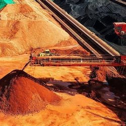 A China domina a extração e o processamento de alguns minerais estratégicos usados para fabricar todo tipo de produtos, de telefones inteligentes a aviões de combate.