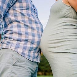 Pesquisadores estudam os possíveis motivos que levam futuros pais e parceiros não grávidos a desenvolver sintomas relacionados à gravidez, que podem ser sinal de empatia.