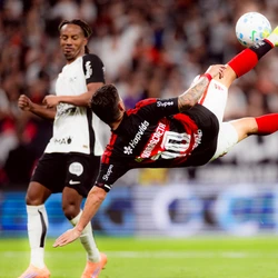 Evertton Araújo foi expulso, no segundo tempo, após um pisão no tornozelo de Breno Bidon