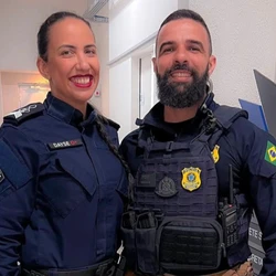 Dayse Barbosa Mattos chegou a trocar o cadeado da casa dela um dia antes de ser assassinada. Pai da vítima relata que o relacionamento da filha com o policial era conturbado