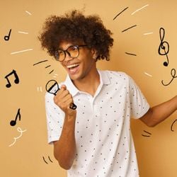 Ritmo, memória e confiança entram em cena quando a canção ajuda o cérebro a destravar um novo idioma