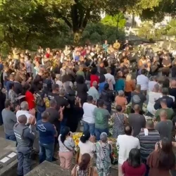 Familiares, amigos e autoridades estiveram presentes no enterro de Dayse Barbosa Mattos, em Santo Antônio; ela foi morta pelo marido na madrugada desta segunda (23)