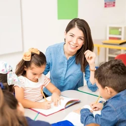 Oportunidades são destinadas a estudantes de nível superior matriculados em cursos de licenciatura, com bolsa de R$ 1,2 mil e carga de 5 horas diárias