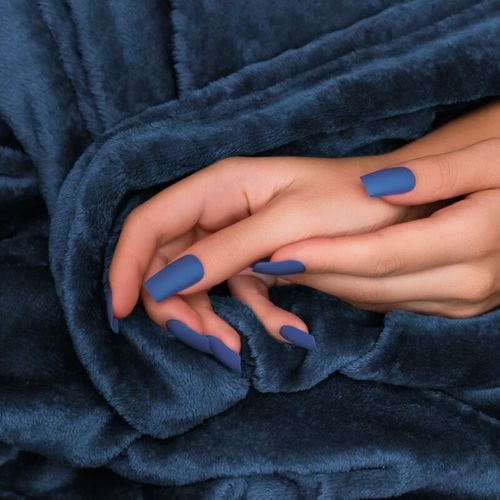 Imagem - Do clássico ao inesperado: outono abre espaço para cores ousadas nas unhas