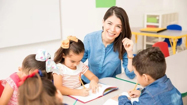 Oportunidades são destinadas a estudantes de nível superior matriculados em cursos de licenciatura, com bolsa de R$ 1,2 mil e carga de 5 horas diárias