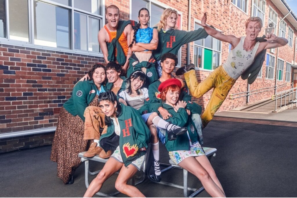 A terceira temporada de “Heartbreak High: Onde Tudo Acontece” mergulha nos dramas de Hartley High, entre amor, conflitos e escolhas da juventude (Imagem: Reprodução digital | Netflix)