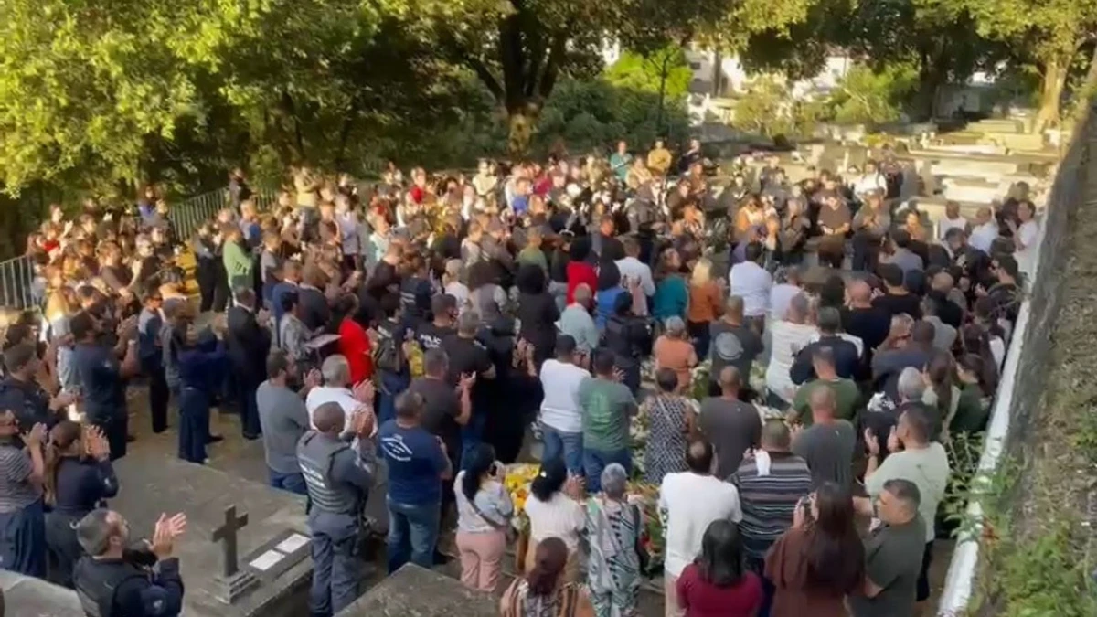 Enterro da comandante Dayse Barbosa Mattos foi realizado no Cemitério de Santo Antônio