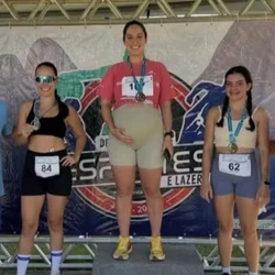 A fisioterapeuta Alice Vilarino completou os 6 quilômetros da Corrida Rústica de São José e chegou em 1° lugar na categoria feminina entre 18 e 30 anos