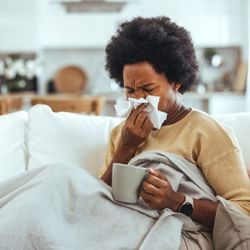 No outono, o ar mais seco e a tendência de permanecermos em locais fechados facilitam a circulação de vírus