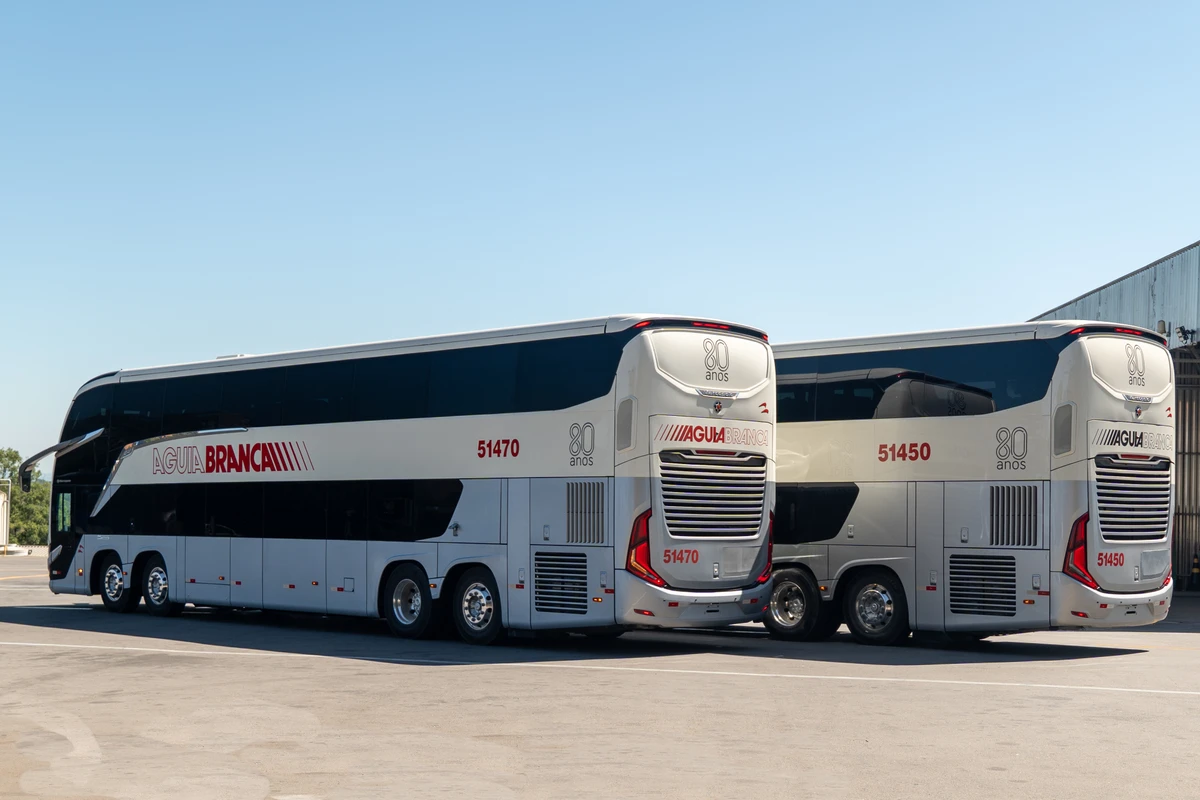 Ônibus retrô, em comemoração aos 80 anos de uma viação capixaba